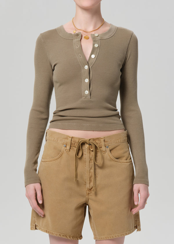 Varra Henley in Reservoir