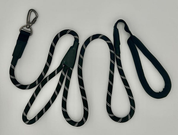 Rope leash with double handle. Available in red, black or blue.