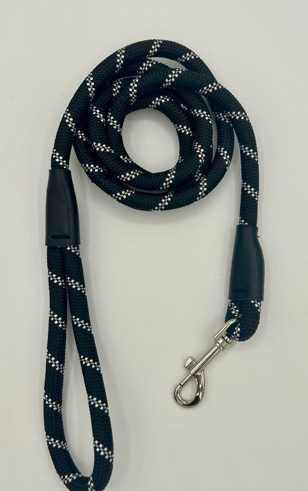 Rope leash with single handle. Available in red, black or blue.