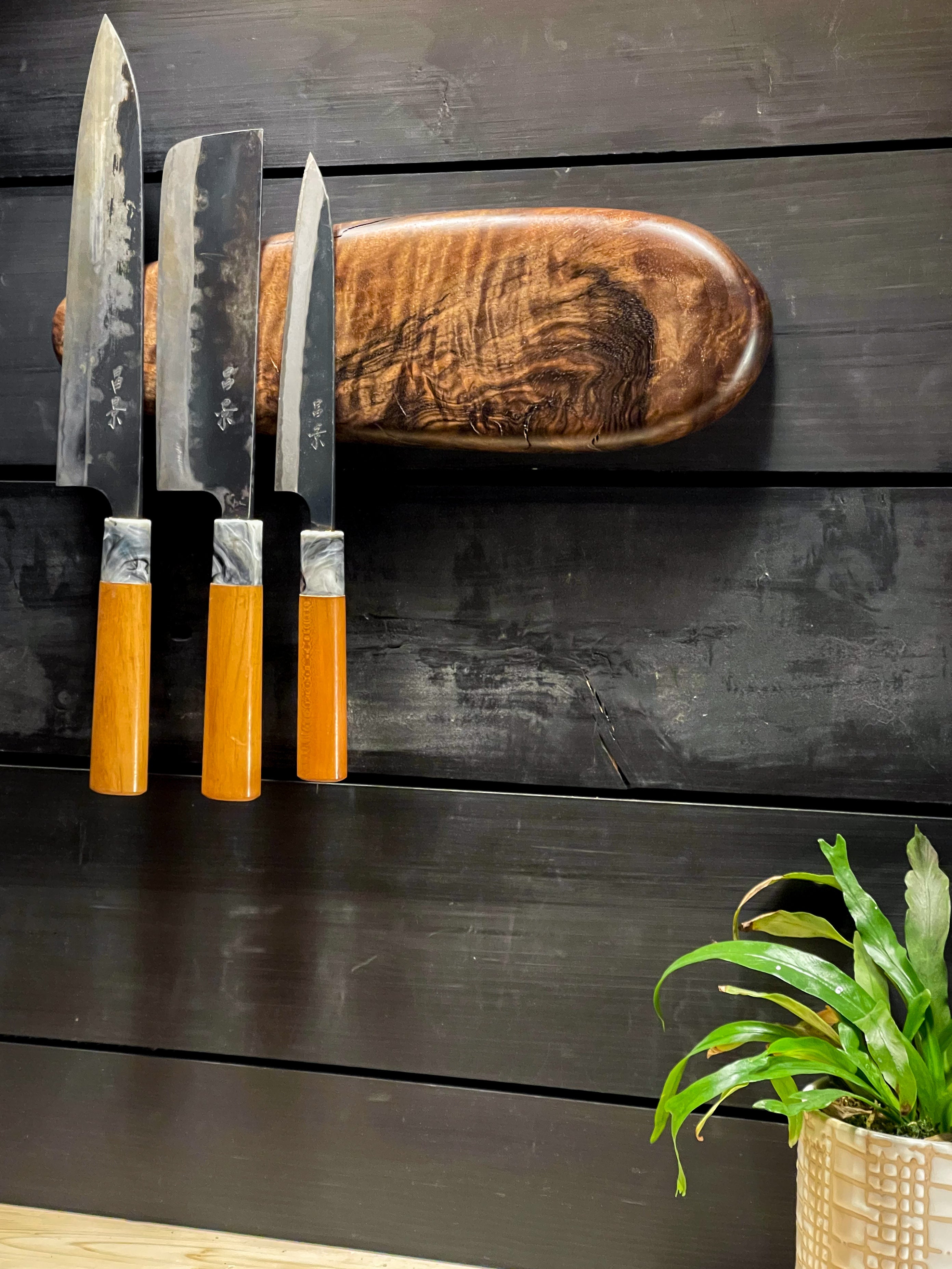 Rare Bastogne Walnut Magnetic Knife Pebble - 6 Knives (A)