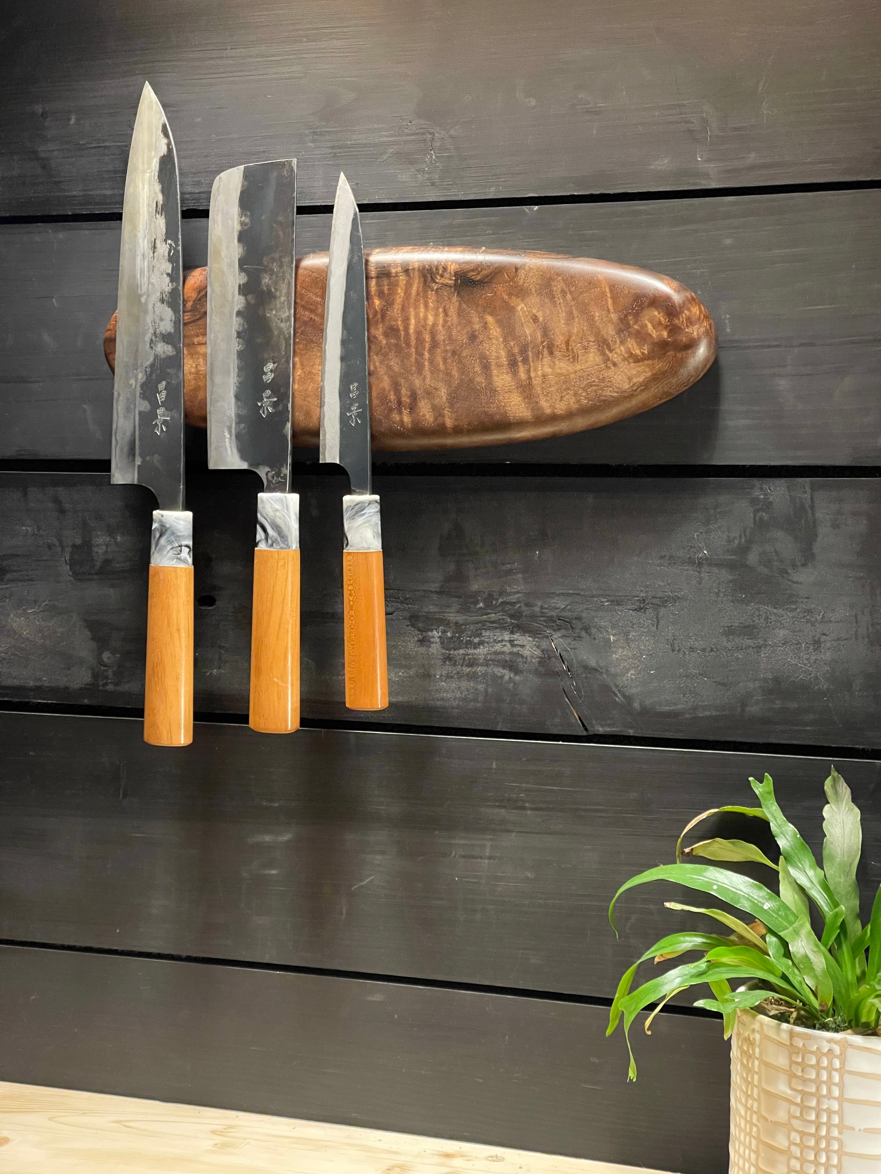 Rare Bastogne Walnut Magnetic Knife Pebble - 6 Knives (B)