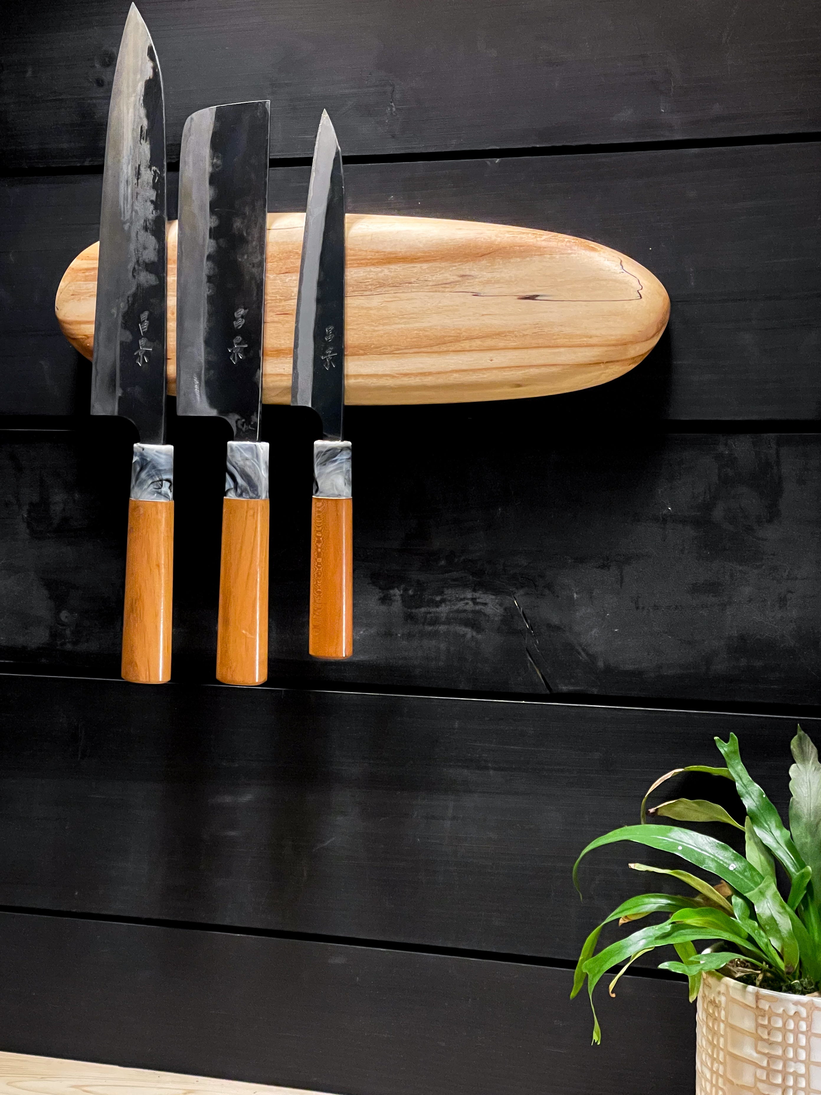 Spalted Maple Magnetic Knife Pebble - 5 Knives  (A)