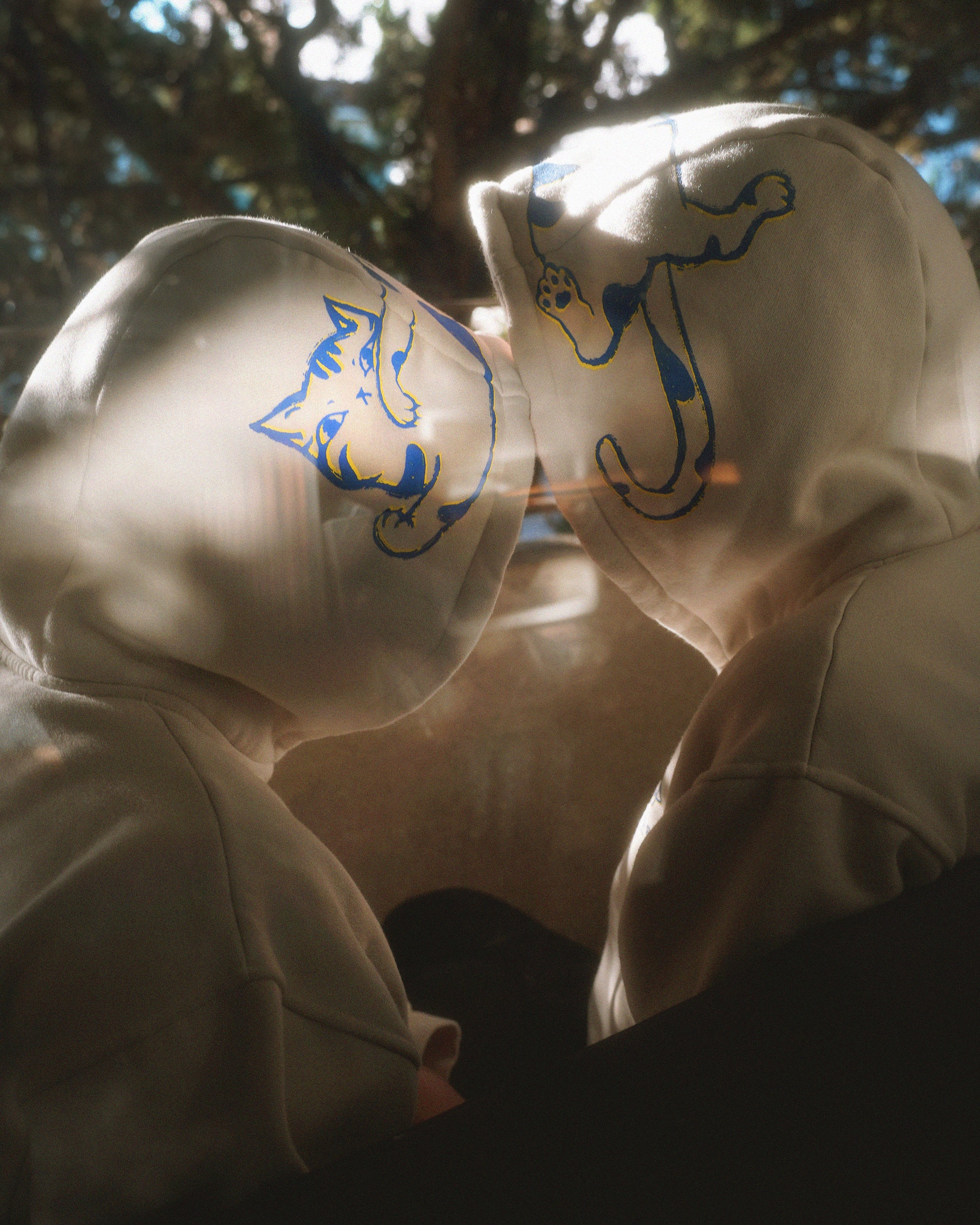 Lounging Mao | Zip Hoodie | Cream x Blue